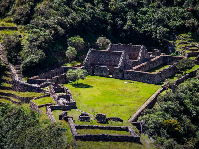 Choquequirao Inca site Peru panoramic ruins view 4 days